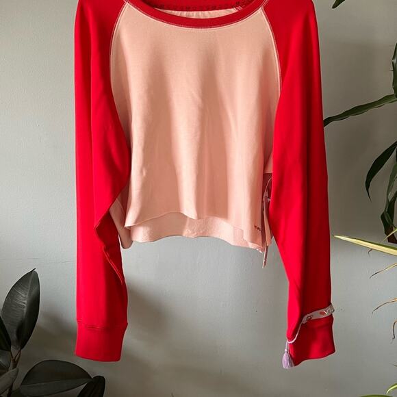 Alice + Olivia Big Feelings soft Crop Sweatshirt w Vibes bracelet band NEW Lg - Picture 2 of 7